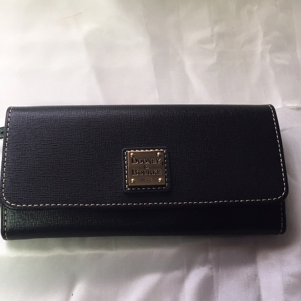 Dooney & Bourke long compact leather wallet